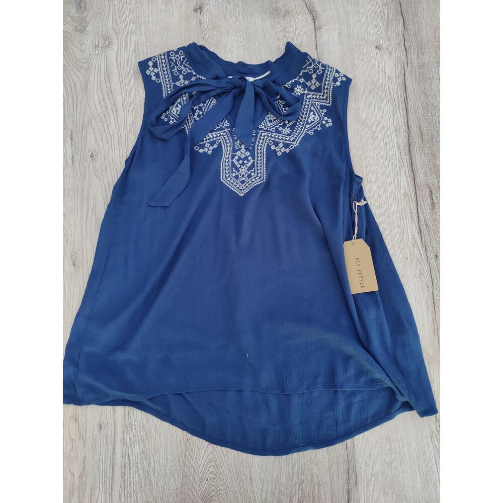 NWT Blu‎ Pepper Bohemian Keyhole Top with Intricate White Embroidery Whimsical S